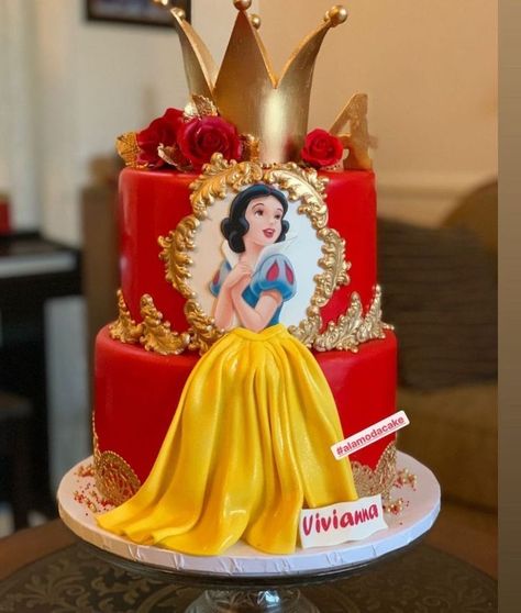 Snow White Cake Ideas, Snow White Theme Cake, Snow White Cake Design, Snow White Birthday Cake, Sofia The First Birthday Cake, Princess Theme Cake, Cinderella Birthday Cake, Disney Princess Birthday Cakes, Frozen Themed Birthday Cake