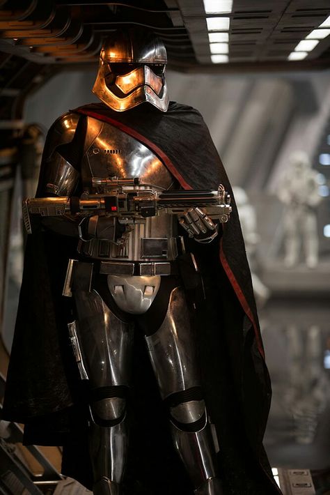 Captain Phasma Order Aesthetic, 3d Plan, Captain Phasma, Super Troopers, Star Wars Sequel Trilogy, Star Wars Villains, Gwendoline Christie, Star Wars Watch, Old Republic