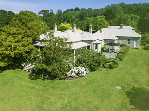 Australian Country Houses, Property Flipping, Willow Park, Elegant Country, Internal Courtyard, Achieve Goals, Open Fireplace, People Happy, Guest Cottage