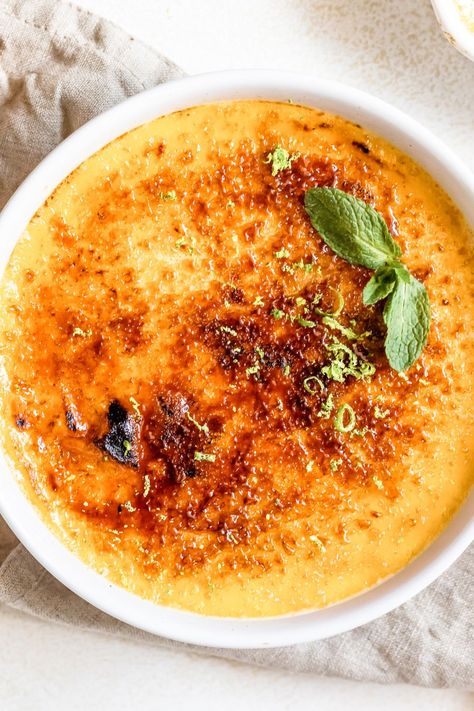 pumpkin creme brulee Pumpkin Creme Brulee, Brulee Recipe, Creme Brulee Recipe, Gratin Dish, Gourmet Desserts, Cooking For Beginners, Fancy Desserts, Thanksgiving Desserts, Classic Desserts