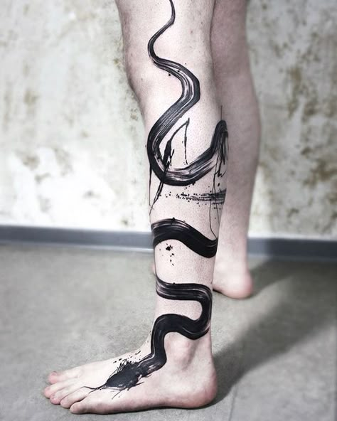 Black paint brush stroke snake tattoo on the leg done by @lina_tattoo_artist | www.otziapp.com Tattoo Diy, Snake Tattoos, Serpent Tattoo, Tato Henna, Kunst Tattoos, Snake Tattoo Design, Tattoo Zeichnungen, Diy Tattoo, Dark Tattoo