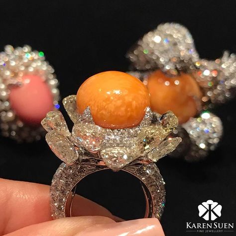 1,420 Likes, 13 Comments - Karen Suen Fine Jewellery (@karensuenfinejewellery) on Instagram: “A vibrant and vivid Melo pearl adorned with diamonds to resemble the shell ! Another addition to…” Melo Pearl Jewelry, Melo Pearl, Natural Pearl Jewelry, Rare Pearls, Conch Pearl, Exotic Jewelry, Sweet Jewelry, Arm Jewelry, Arabian Horses