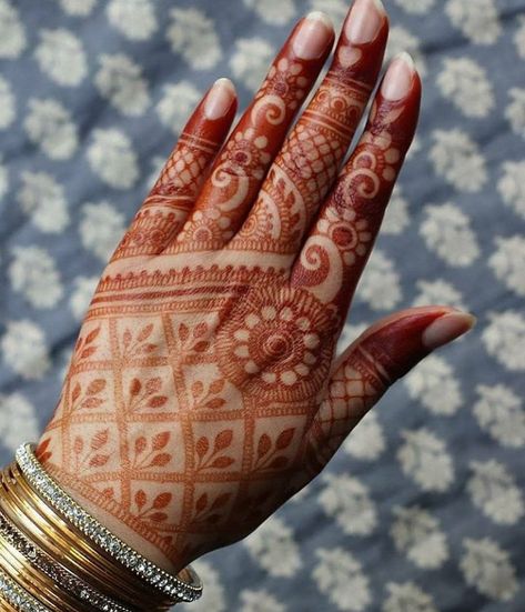 Front Mehndi Design, Simple Mehendi Designs, Mehndi Designs Bridal Hands, Mehndi Designs For Kids, Modern Mehndi Designs, Full Mehndi Designs, Latest Bridal Mehndi Designs, Mehndi Designs Front Hand, Wedding Mehndi Designs