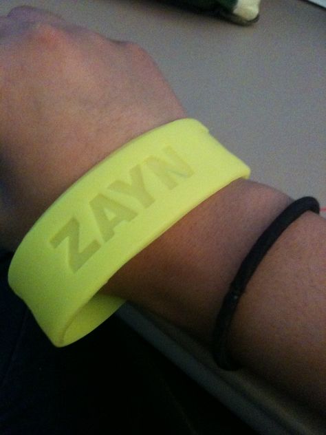 Yay finally got a Zayn bracelet from OD!!!!!!! :) Zayn Malik, Decor Crafts, Diy And Crafts, Beaded Bracelets, Bracelet