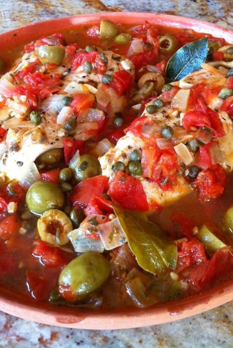 Veracruz Sauce Recipe, Veracruz Sauce, Red Snapper Recipes, Colourful Food, Snapper Recipes, Seafood Entrees, Pescatarian Recipes, Red Snapper, Health Recipes