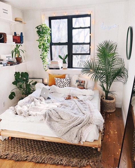 Pinterest | @cierahhmiller ⋒ Urban Outfitters Home, Bedroom Decor For Couples, Decor Ikea, Decor Studio, Small Bedroom Decor, Simple Bedroom, Small Room Bedroom, Decor Minimalist, Small Room