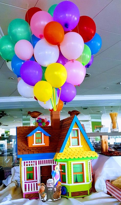 Diy Up House Cardboard, House From Up, Casa Up, Mardi Gras Dinner Party, Up Movie House, Up House With Balloons, Halloween Cubicle, Disney Gender Reveal, Disney Up House