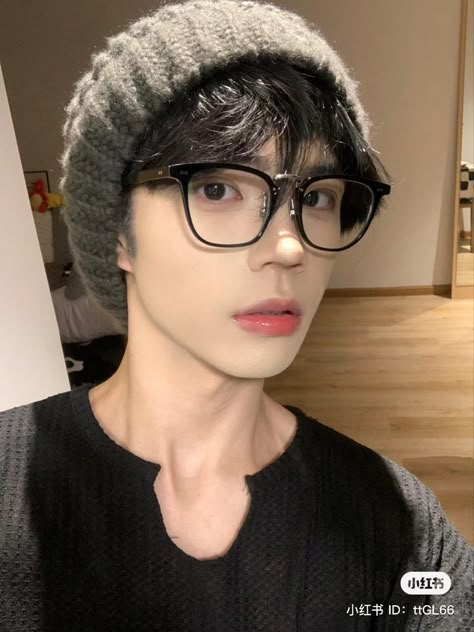 Douyin Makeup Men, Korean Boy Makeup, Douyin Men, Douyin Boy Makeup, Male Douyin Makeup, Douyin Boy, Asian Men Glasses Style, Asian Guys With Glasses, Glasses Men Asian