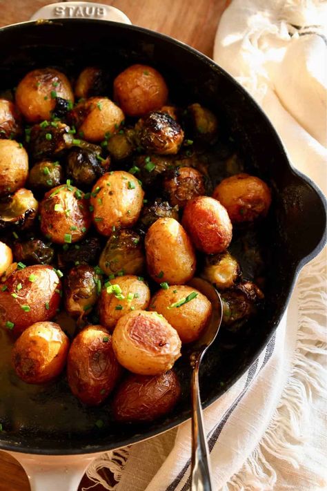 Honey Mustard Potatoes and Brussels Sprouts. Healthy Elizabeth, Mustard Potatoes, Recipes Vegetables, Eat Clean, Perfect Side Dish, Roasted Potatoes, Veggie Dishes, Brussels Sprouts, Honey Mustard