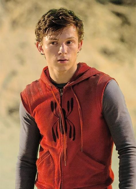 Spiderman Peter Parker, Spiderman Tom, Tom Peters, Iron Man Movie, Spider Man Homecoming, Tom Holland Zendaya, Tom Holland Imagines, Nathan Drake, Tom Holland Peter Parker