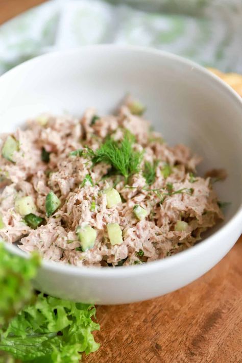 VERY yummy tuna salad with a twist! Instead of pickles, cucumbers and fresh dill to add flavor and crunch to deliciously seasoned canned tuna. This version of tuna salad has NO EGGS and is a perfect make ahead lunch ingredient! Tuna Salad With Dill, Dill Tuna Salad, Cucumber Tuna, Pickles Cucumbers, Make Ahead Lunch, Salad With Dill, Canned Tuna Recipes, Canned Tuna, Make Ahead Lunches