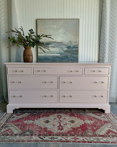 🌿AVAILABLE🌿 Pretty in Pink 🩷 Vintage Drexel 7 Drawer Dresser newly refinished in a custom mixed rose pink color. Also one of the hardest colors to portray in pictures but it is just the right blend of a soft pink that can be used for any age! The details on the bottom of this dresser are beautiful and new gold and lucite hardware has been added to enhance her beautiful curves. The top three drawers have been lined with a simple grey and white wallpaper to add just a little extra pop. All ... Repainted Dresser, Lucite Hardware, Refinished Dresser, Grey And White Wallpaper, Rose Pink Color, 7 Drawer Dresser, Pink Vintage, Drawer Dresser, Beautiful Curves