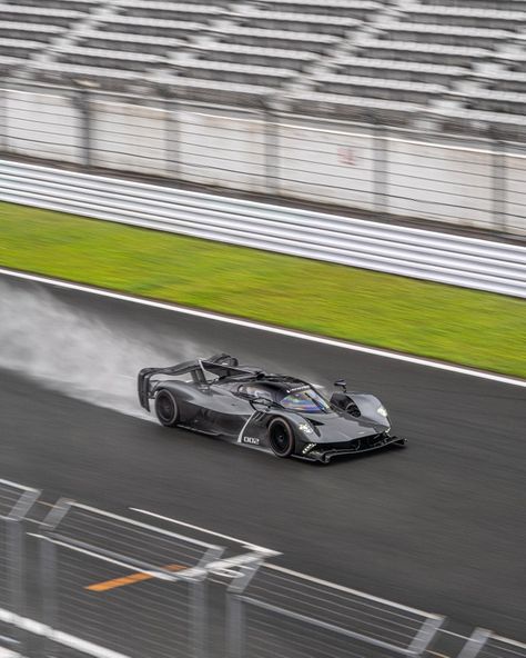 Rain and heavy fog doesn’t stop this Valkyrie AMR Pro from doing a few laps around Fuji Speedway 🌧️ @hypercarcircuit Aston Martin Valkyrie Amr Pro, Aston Martin Valkyrie, Bespoke Cars, Futuristic Cars Design, Sports Car Wallpaper, Aston Martin Vanquish, Course Automobile, Drifting Cars, Car Goals