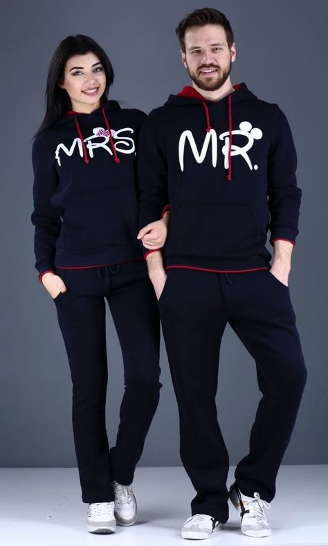 Matching Tracksuit Couple, Couple Tracksuits, Track Suit Design, Casual Couple Outfits, Track Suits Women, Cute Sweats, Girls Fashion Tops, Cute Beach Outfits, Couple Matching Outfits