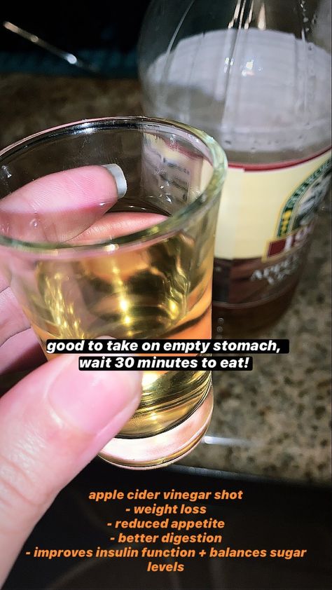 Apple Cider Vinger, Morning Shots, Apple Cider Vinegar Morning, Apple Cider Vinegar Shots, Everyone Is Different, Healthy Water Drinks, Detox Juice Recipes, Healthy Drinks Recipes, Healthy Routine