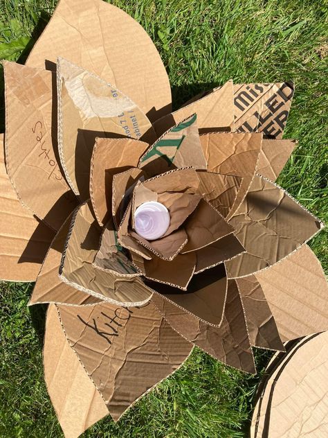 Monumental Vbs Crafts, Cardboard Plants Diy, Artic Habitat, Cardboard Garden, Vbs Magnified, Agave Flower, Cardboard Flowers, Monumental Vbs, Cardboard Art Sculpture