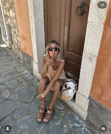 Brown Sandals Outfit, Oval Sunglasses 90s, Celine Sandals, Small Oval Sunglasses, Sandals Outfit Summer, Sunglasses 90s, Cat Eye Sunglasses Vintage, Sunglasses Design, Sophisticated Outfits