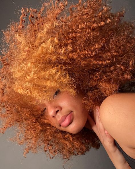 Cheveux Oranges, Dyed Curly Hair, Girl Hair Colors, Ginger Hair Color, Dyed Hair Inspiration, Colored Curly Hair, Dyed Natural Hair, Pretty Hair Color, Natural Hair Styles Easy