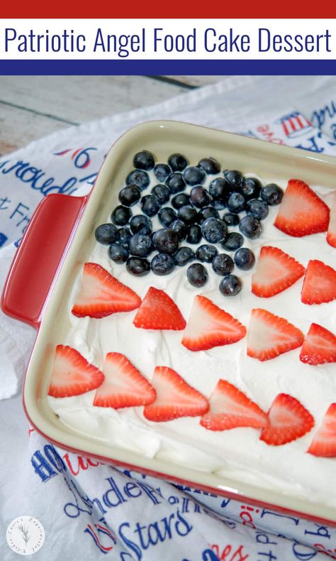 If baking is not your thing, but you still want to celebrate the holidays, try this easy Patriotic Angel Food Cake Dessert. #dessert #fourthofjuly #memorialday #laborday Strawberry Flag Cake, Desserts With Angel Food Cake, Flag Cake Recipe, Strawberry Jello Cake, Lemon Angel Food Cake, American Flag Cake, Angel Food Cake Desserts, Patriotic Cake, Desserts Table