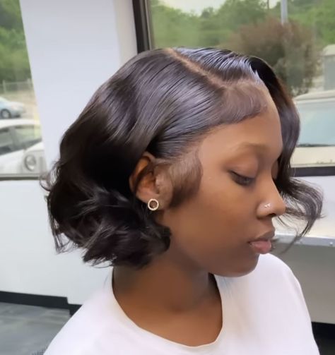 Prom Hairstyles For Short Hair Black Women, Black Hair 90s, Wigs Hairstyles, Prom Gold, Prom 2022, Freddie Highmore, Classy Hairstyles, Waist Jewelry, Prom 2023