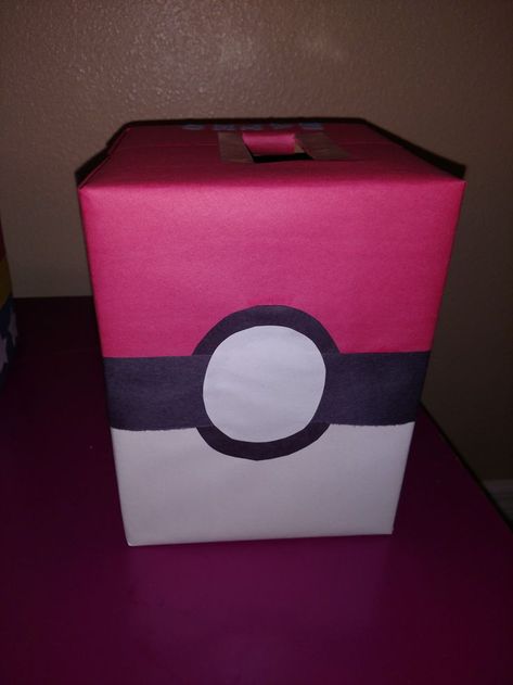 Pokeball Valentine's day card box Ball Crafts Preschool, Pokemon Valentines Box, Preschool Valentines Day, Unique Valentine Box Ideas, Valentine Box Ideas, Diy Valentines Box, Valentine Boxes For School, Pokemon Valentine, Kids Valentine Boxes