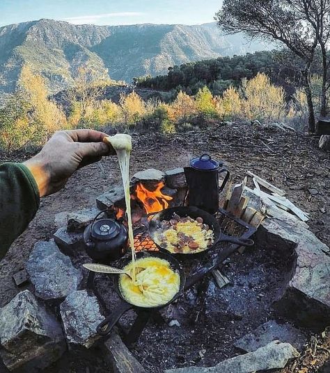 Best Camping Meals, Camping Lunches, Camping Snacks, Camping Inspiration, Camping Dinners, Camping Aesthetic, Bushcraft Camping, Easy Camping, Open Fire