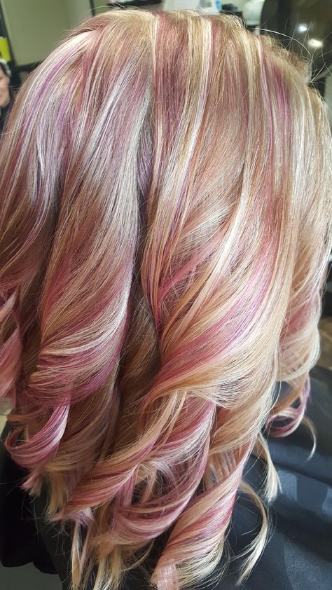 Blonde hair with pink highlights Rose Gold Hair With Purple Highlights, Blond Hair With Pop Of Color, Hair Color Ideas Pink Highlights, Pink Blonde Brown Hair, Blonde Hair With Color Highlights, Blonde And Pink Balayage, Blond And Pink Hair, Pink And Blonde Highlights, Blonde With Pink Highlights