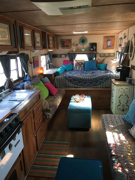 Travel Trailer Interior, Small Travel Trailers, Kombi Home, Trailer Interior, Diy Camper Remodel, Rv Makeover, Travel Trailer Remodel, Camper Makeover, Camper Living