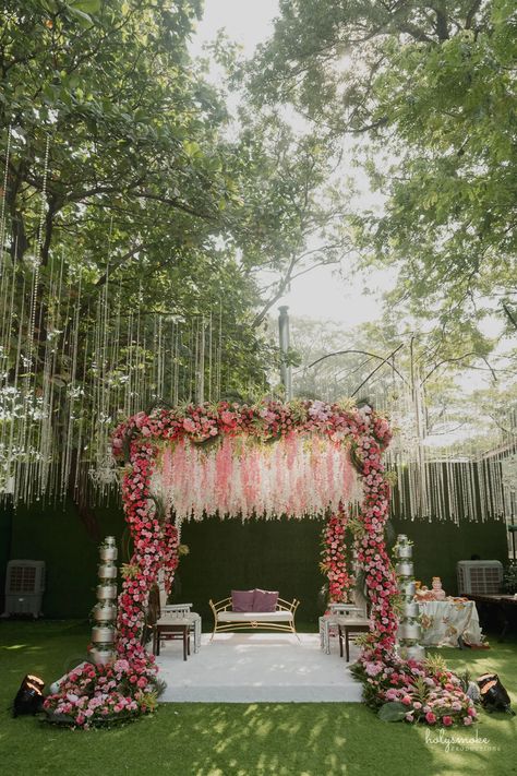 #Deekoded: Payal & Dhairya’s Gorgeous Wedding In Mumbai Day Wedding Decoration Indian, Outdoor Indian Wedding Mandap, Loki Wedding, Flower Mandap, Floral Mandap Decor, Nikkah Event, Shadi Decor, Wedding Mandap Decor, Floral Mandap