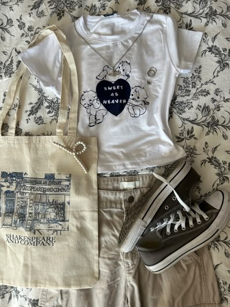 Shakespeare And Company Tote Bag, Coquette Downtown Girl, Coquette Casual, Vivienne Westwood Necklace, Westwood Necklace, Beige Cargo Pants, Earrings Casual, Beige Cargo, Shakespeare And Company