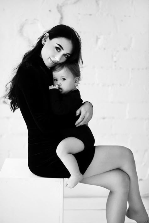 Mom And Me Photos, Mommy Daughter Photoshoot, Motherhood Photos, Mommy Daughter Photos, Mother Baby Photography, Mommy And Me Photo Shoot, Toddler Photoshoot, Mom Dad Baby, Maternity Photography Poses Pregnancy Pics