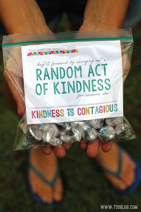 Random Acts of Kindness (RAOK) Ideas and Free Printable Random Acts Of Kindness Ideas, Acts Of Kindness Ideas, Kindness Ideas, Kindness Projects, Random Act Of Kindness, Acts Of Love, Inspirational Printables, Random Act, Act Of Kindness