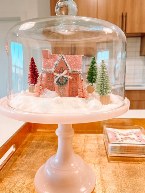 Decorating House For Christmas, Cake Stand Christmas Decor, Cake Stand Decor Ideas, Christmas Cake Stand, Cloche Decor, Cake Stand Decor, Antique Booth Ideas, Diy Christmas Decor, Antique Booth