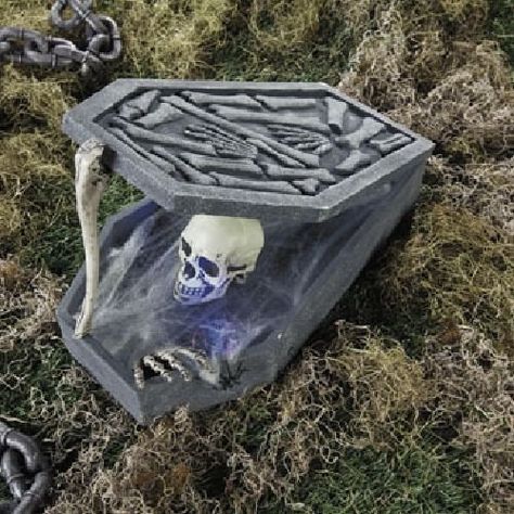 Coffin Halloween, Halloween Maze, Haunted House Decorations, Hallowen Ideas, Halloween Wishes, Halloween Graveyard, Halloween Yard Decorations, Scary Halloween Decorations, Halloween Yard