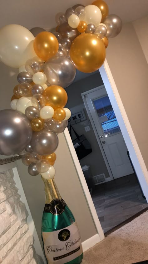 Wine Bottle Balloon Decoration, Champagne Balloon Arch, Baloon Decoration Idea, Champagne Balloon Decor, Champagne Bottle Balloon Bouquet, Champagne Balloons Bubbles, Champagne Bottle Balloon Arch, Champagne Bottle Balloons, Champaign Bottle