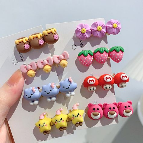 Clay Hair Clips Diy, Cute Clay Hair Clips, Side Hair Accessories, Clay Hair Accessories, Kawaii Hair Clips, Side Hair, Clay Keychain, Polymer Clay Flower Jewelry, Cartoon Girls