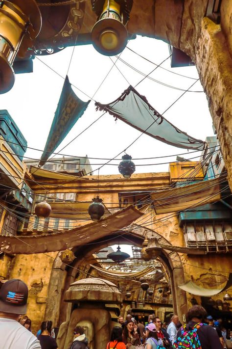 Star Wars: Galaxy's Edge - Tips & What to Expect | TravelWanderGrow Star Wars Disney World Pictures, Galaxy’s Edge Aesthetic, Galaxy’s Edge, Star Wars Architecture, Star Wars City, Galaxies Edge, Star Wars Land, Galaxy Edge, Galaxys Edge