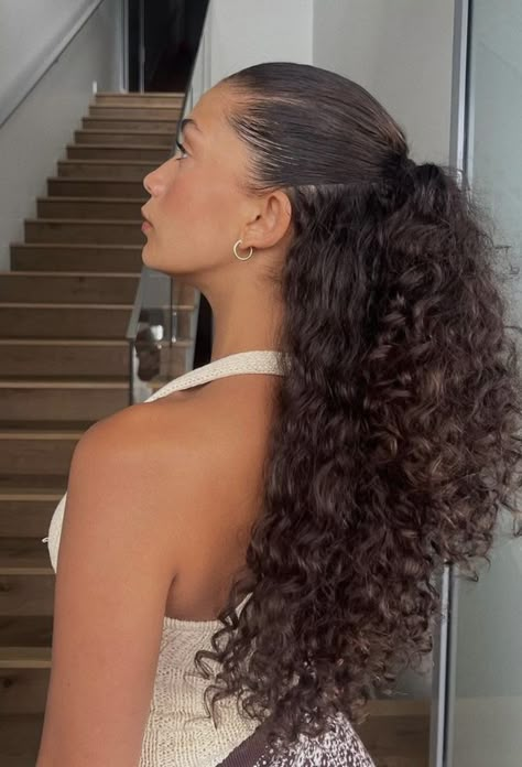 Hairstyles For Curly Long Hair, Loose Curly Hair, Curly Hair Inspo, Mixed Curly Hair, Curly Hair Styles Easy, Natural Curls Hairstyles, Hairdos For Curly Hair, Hairstyle Inspo, Curly Hair Inspiration