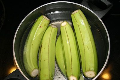 Jamaican bananas was once a popular export from the island. It was also a favorite fruit by locals. Boiled green bananas was a cheap, quick and easy side dish for many Jamaicans. It is popularly served for breakfast will callaloo or ackee & saltfish. It is the perfect compliment for curry goat, brown stew fish and many other Jamaican dishes. Boiled Green Bananas, Banana Tea, Brown Stew Chicken, Curry Goat, Plantain Recipes, Jamaican Cuisine, Jamaican Dishes, Caribbean Cuisine, Burj Al Arab