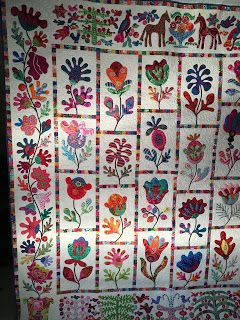 TatteredGarden Quilting: Kim McLean’s Flower Garden Down Under, Quilting Guides, Flower Garden Quilt, Longarm Quilting Designs, Handi Quilter, Flower Quilts, Miniature Quilts, Quilt Festival, Garden Quilt