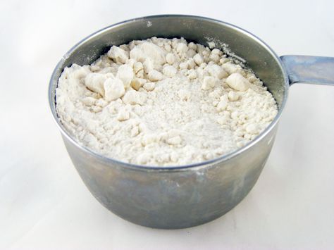 Have a recipe that calls for bread flour? If you don't have any on hand, use this substitute. Bread Flour Substitute, Substitute For Bread, Make Self Rising Flour, Bread Flour Recipe, Resepi Roti, Bread Substitute, Flour Substitute, Baking Substitutes, Bread Machine Recipes