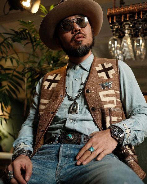 Cowboy Outfits Men, Rakish Style, Distressed Outfit, Navajo Silver Jewelry, Boho Cowboy, Native American Dress, Mens Western Wear, Cowboy Aesthetic, Ralph Lauren Menswear