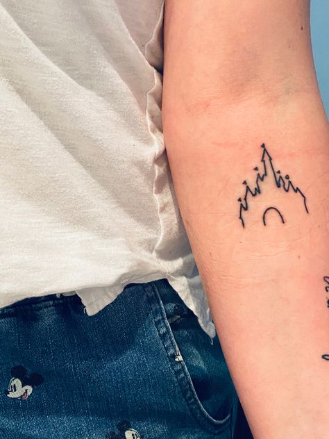 Disney Castle Outline Tattoo, Small Disney Castle Tattoo, Castle Outline Tattoo, Disney Tattoos Minimalist, Disney Line Tattoo, Disney Small Tattoo Ideas, Subtle Disney Tattoos, Disney Castle Outline, Small Disney Tattoos