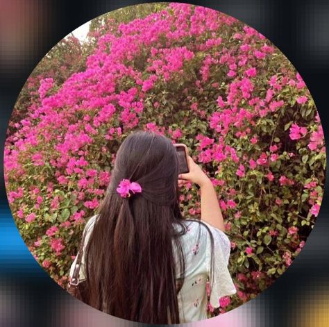 Aesthetic Garden Pics, Insta Dp Ideas, Garden Instagram Pictures, Flower Photoshoot Aesthetic, Garden Photoshoot Aesthetic, Garden Photoshoot Ideas, Pic Profile, Cute Bestfriend, Trending Summer Nails