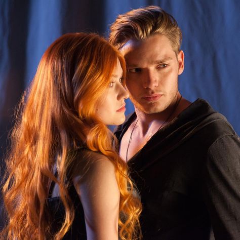 Mortal Instruments Jace, Clary Und Jace, Matt Daddario, Clary Y Jace, Jace Herondale, Shadowhunters Series, Divergent Funny, Clary And Jace, Dominic Sherwood