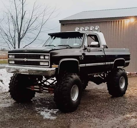 Older Trucks Chevrolet, Old International Trucks, 80s Chevy Truck, Old Lifted Trucks, Kc Lights, Pretty Trucks, Chevrolet Trucks Silverado, Old Chevy Trucks, Chevy Trucks Older