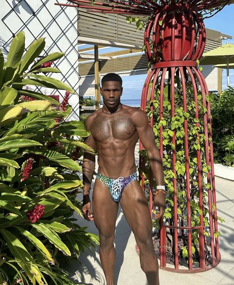 Marcus Williams Marcus Williams, Fit Guys, Africa People, Black God, Black Men Haircuts, Guys In Speedos, Dark Men, Speedos, Bearded Man