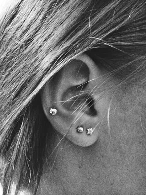 my midway! :) Midway Piercing, Mid Helix Piercing, Full Ear Piercings, Tragus Ear Cuff, Piercings Aesthetic, Double Cartilage, Faux Gauges, Ear Climber Earrings, Ear Piercings Tragus