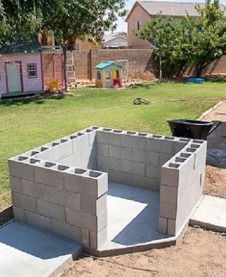 They stack cinder blocks in their backyard & the r… Diy Outdoor Space, Smoked Recipes, Diy Pizza Oven, Diy Pizza, Cinder Blocks, Fire Pizza, Outdoor Oven, Wood Fired Pizza Oven, Pizza Oven Outdoor