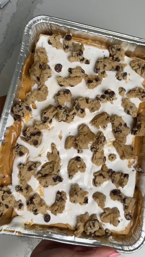 Best cookie bars, everyone will love! 🍪 | peanut butter, cookie, cookie dough, recipe, chocolate bar | Best cookie bars, everyone will love! 🍪 real recipe! Janelle makes the famous 6 layer cookie bars with cookie dough, marshmellow, peanut butter,... | By Wonder and Raw | Facebook 6 Layer Cookie Bar, Janelle And Kate Recipes, Best Cookie Bars, Layer Cookie Bars, Peanut Butter Dessert Bars, Cookie Dough Bark, Pillsbury Cookie Dough, Salvadoran Food, Snap Stickers